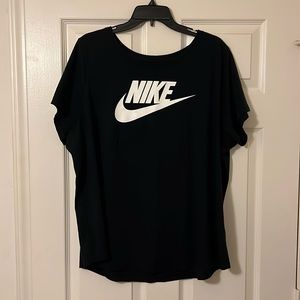 Women’s Nike Tee, size 2X.